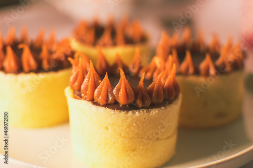 vanilla cupcakes with dulce de leche, preparation of the pastry chef with artistic design