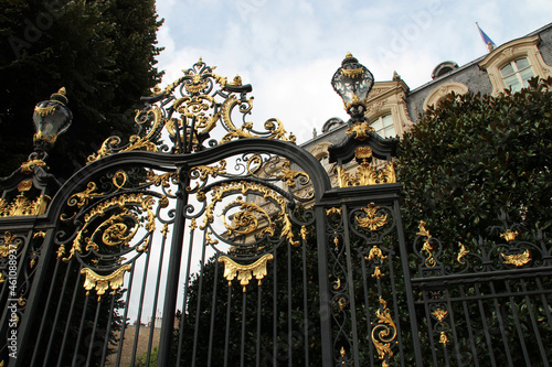 Canvas Print golden rail at the champs-élysées in paris (france)