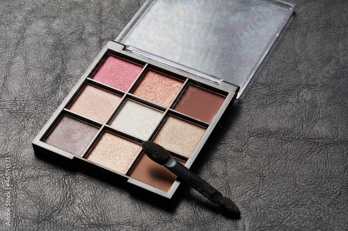 メイク　化粧　コスメ　ファンデーション　黒背景　おしゃれ