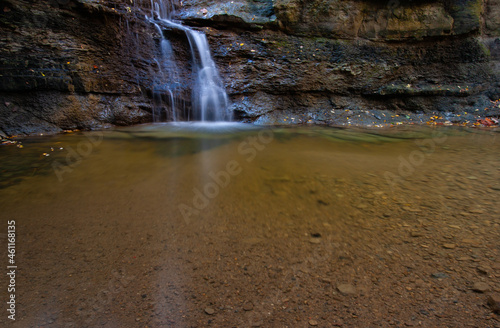 Tablou canvas A Small Waterfall - Indy Creek In Independence Park - Marquette Heights, Illinoi