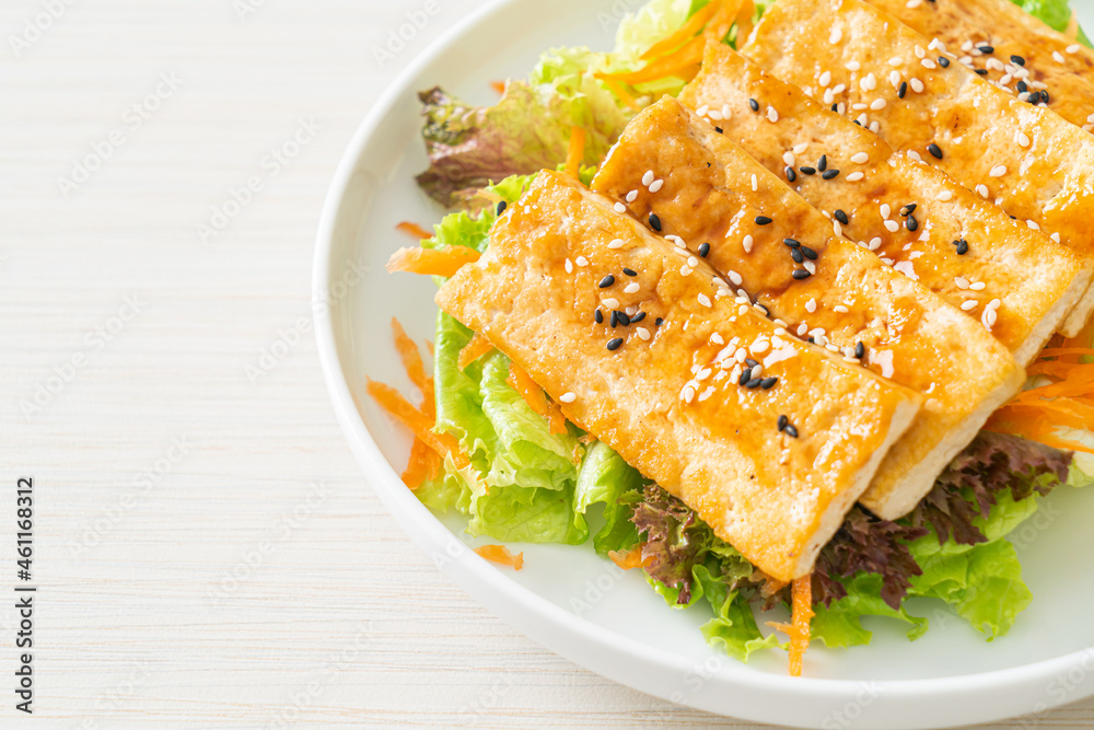 teriyaki tofu salad with sesame