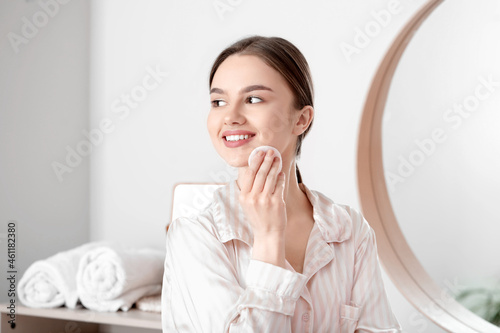 Beautiful young woman remov...