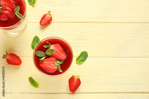 Strawberry panna cotta dess...