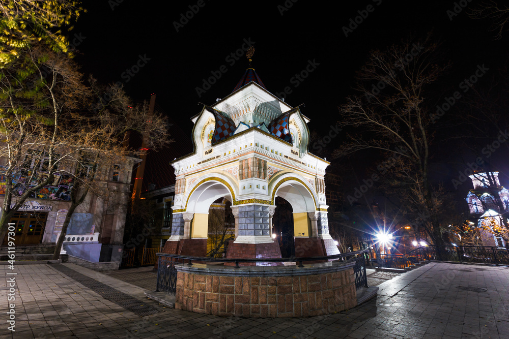 Triumphal Arch of the Tsarevich in Vladivostok at night.