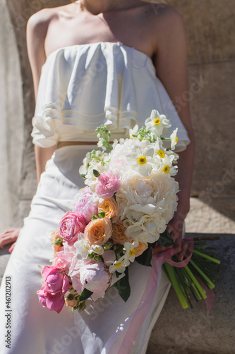 bride holding bouquet of flowers