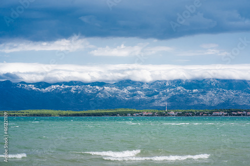 Wakacyjny widok na morze i góry w Chorwacji © Malgorzata
