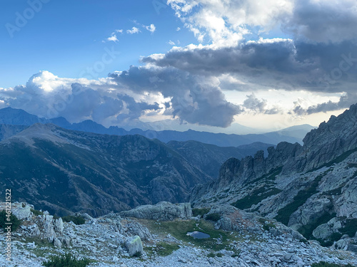 Paysage montagneux Corse GR20 Nord