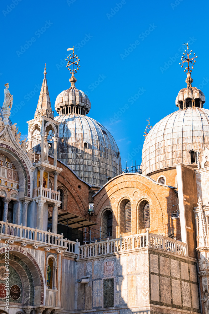 Fototapeta premium Beautiful details of Basilica di San Marco in Venice. Architectural design in Venice, horses, golden statues and towers of the Basilica di San Marco.