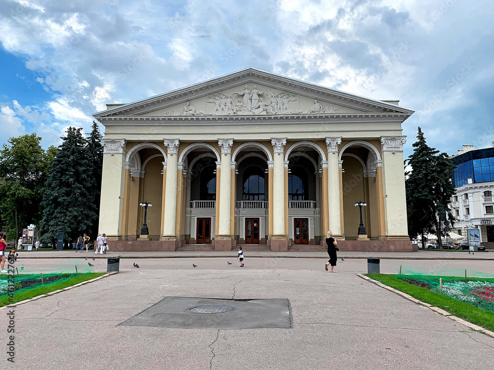 Obraz premium Ancient facade of the Gogol Drama Theater on the square in the city of Poltava, Ukraine. Historical and cultural center, local ukrainian landmark