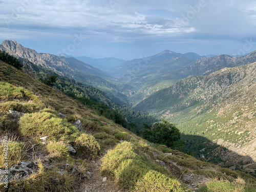 Montagnes corses descente vers Vizzavona