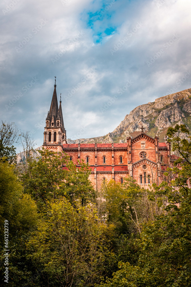 Basílica de Santa María la Real de Covadonga, Cangas de Onís, Principado de Asturias, España.