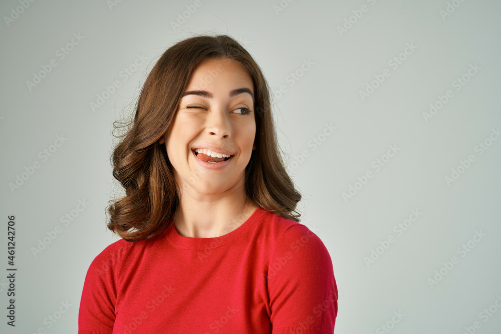 Obraz premium beautiful woman surprised look emotions light background