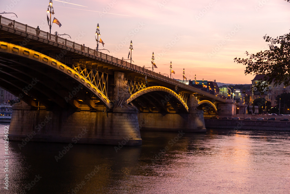 Margaretenbrücke in Budapest, Blaue Stunde, Donau, romantisch