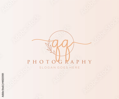 Initial QQ feminine logo. Usable for Nature, Salon, Spa, Cosmetic and Beauty Logos. Flat Vector Logo Design Template Element.
