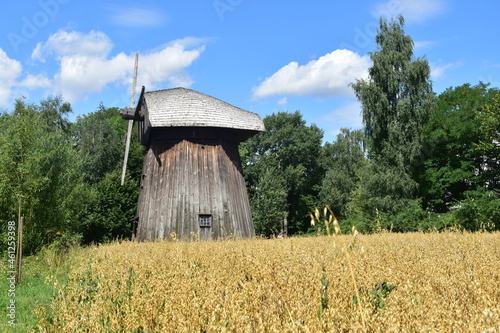 Lublin skansen drewniany wiatrak