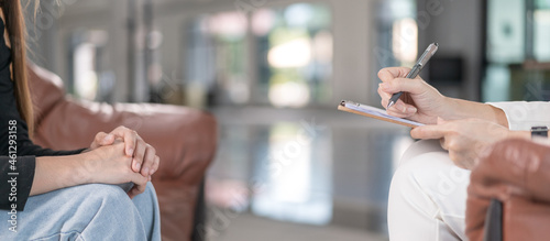 Photography Young woman consulting with the psychologist.
