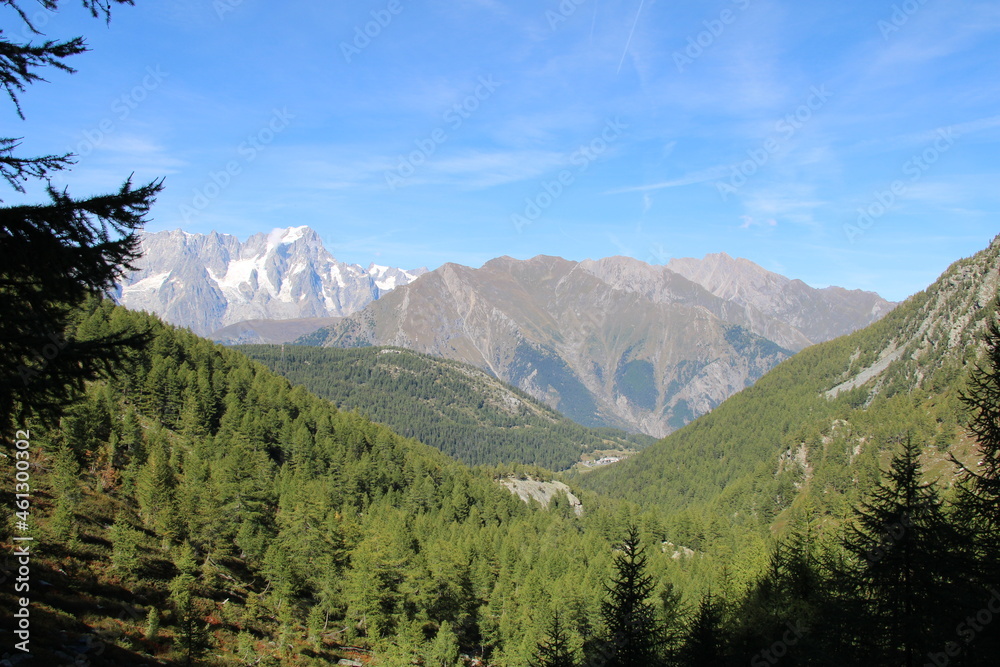 Fototapeta premium Hiking from Tête d'Arpy via Colle San Carlo to Lake d'Arpy (Lago d'Arpy) in the Italian alps | Views from the hiking trail between Colle San Carlo and Lake d'Arpy