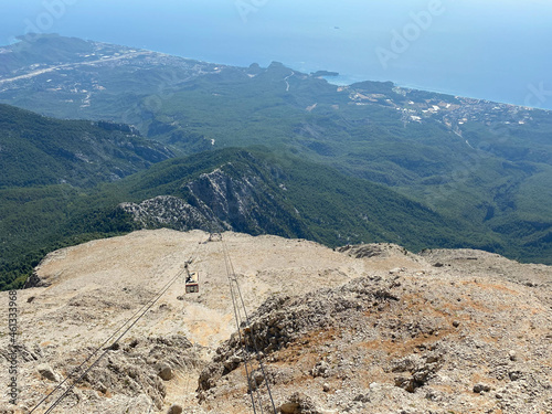 Cable car in Shangri-La, Shangri-La is a county-level city in northwestern Yunnan, Jade Dragon snow mountain Cable Car