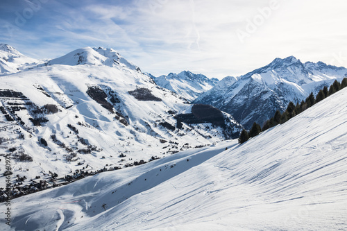 paysage des deux-alpes dans l'Oisans et le massif des écrins dans les alpes en france