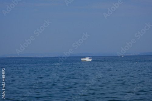 boat on the sea © Caba