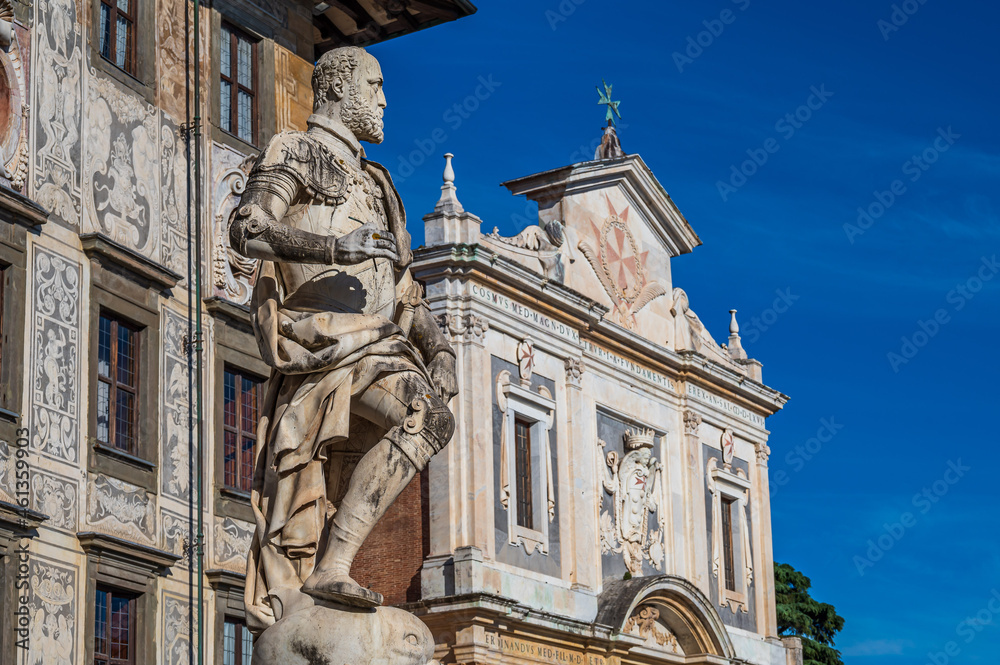 Obraz premium Statue of Cosimo I in Knights' Square, Pisa