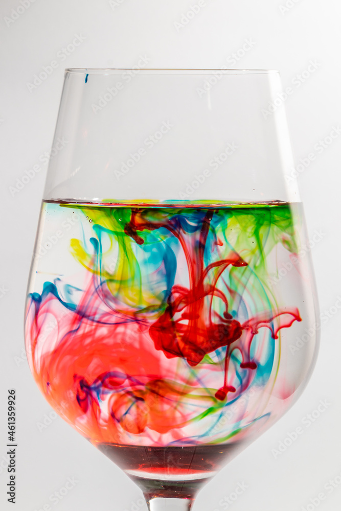 Taça com líquidos coloridos Taça com líquidos coloridos