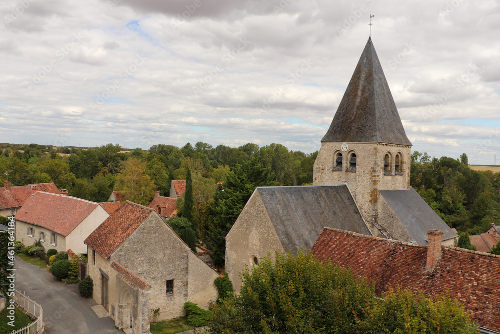 Centre - Loiret - Yèvre le Chatel - Vue sur l'église Saint-Gault et la rue principale du village