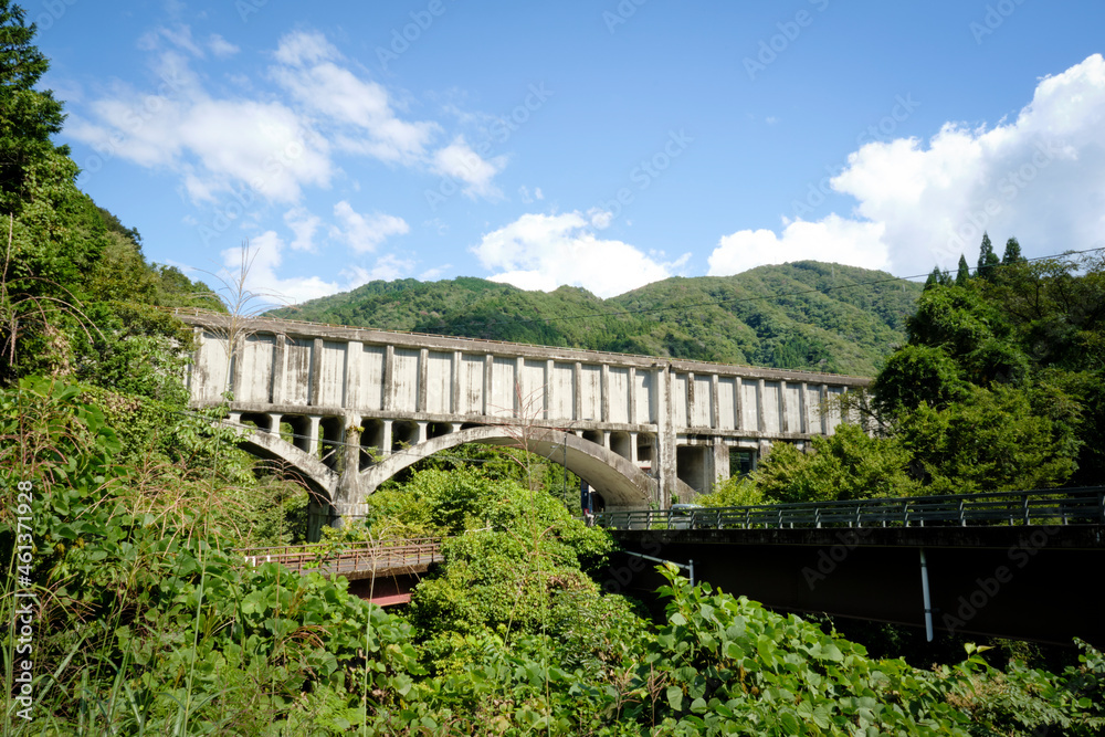 Fototapeta premium 柿其川に架かる水路橋。大正１２年頃に建造された近代化遺産として国の重要文化財(建造物)になっている。