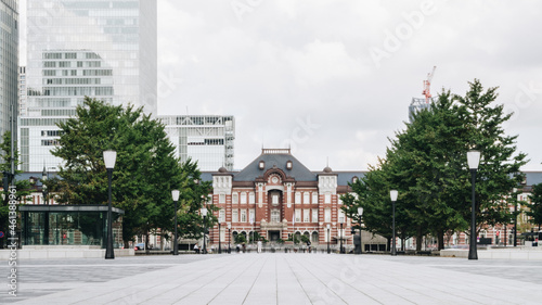 Photography 東京駅、駅、駅前、風景、丸の内口、東京、都市風景、丸の内、都市、都心、都会、駅舎、ビル、ビル街、街並み、街並、高層ビル、ビル群、オフィス街、重要文化財、赤レンガ