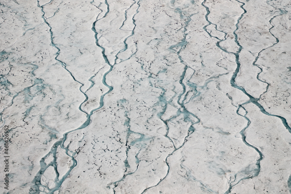 Obraz premium sea ice with a white-blue pattern