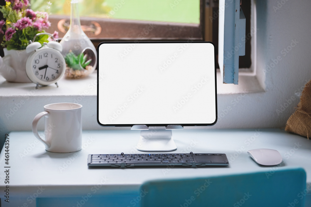 Fototapeta premium tablet for work on wood desk, a blank tablet screen can add text or other media.
