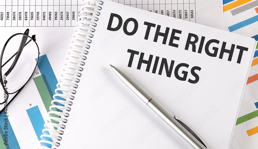 DO THE RIGHT THINGS text , pen and glasses on the chart DO THE RIGHT THINGS text , pen and glasses on the chart