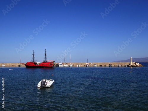 Am Hafen von Heronissos auf Kreta photo