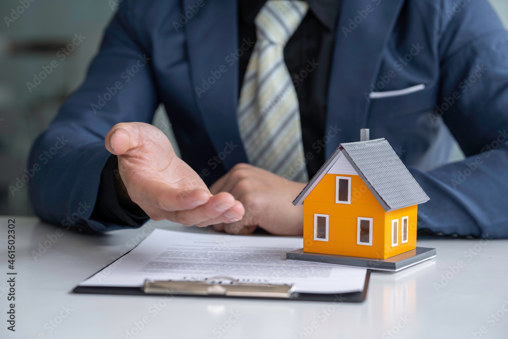 The real estate agent is explaining the contract to rent or buy, inspect the sample home and Business contract, lease, purchase, mortgage, loan or home insurance documents The real estate agent is explaining the contract to rent or buy, inspect the sample home and Business contract, lease, purchase, mortgage, loan or home insurance documents
