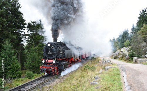 Fototapeta Naklejka Na Ścianę i Meble -  Harzer Schmalspurbahn fährt auf den Brocken im Harz 