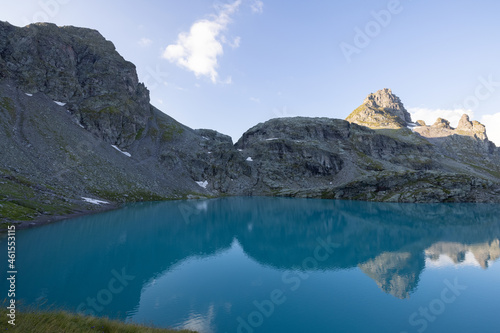 Fototapeta Naklejka Na Ścianę i Meble -  Wonderful view over a beautiful alpine lake in Switzerland called Schottensee. Epic sunrise over a perfect blue lake.