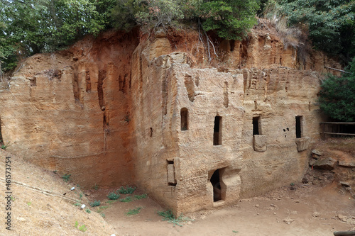 etruskischer Steinbruch in Populonia, Italien - Extruscan quarry at Populonia photo