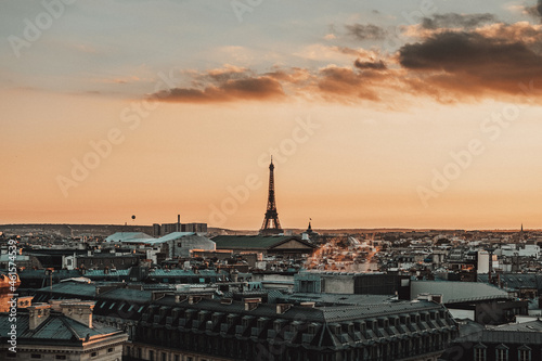Paris, France 04-10-2021: a view of the eiffel tower during the sunset © Mouad