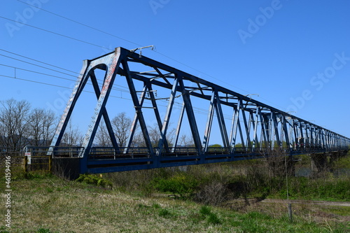 鉄橋と鉄道線路 © FRANK