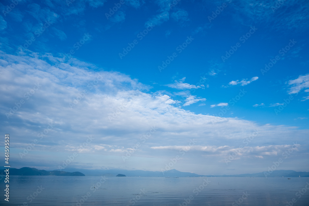 風景素材　爽やかな初秋の青空と美しい琵琶湖