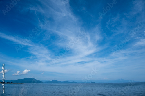 風景素材 爽やかな初秋の青空と美しい琵琶湖