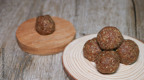 nutritious balls are easy to make & healthy to eat