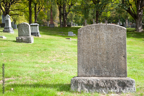 Fotografia Large blank tombstone in cemetery
