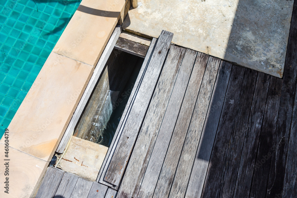 Swimming pool surge tank under wooden floor, pool design and maintenance Swimming pool surge tank under wooden floor, pool design and maintenance