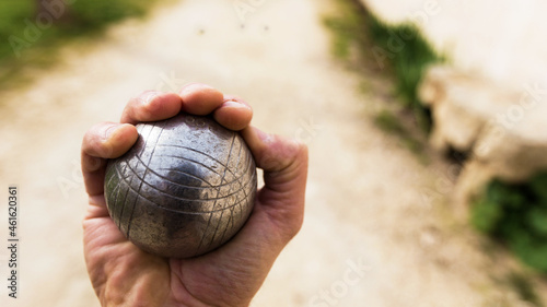 main du joueur de pétanque photo