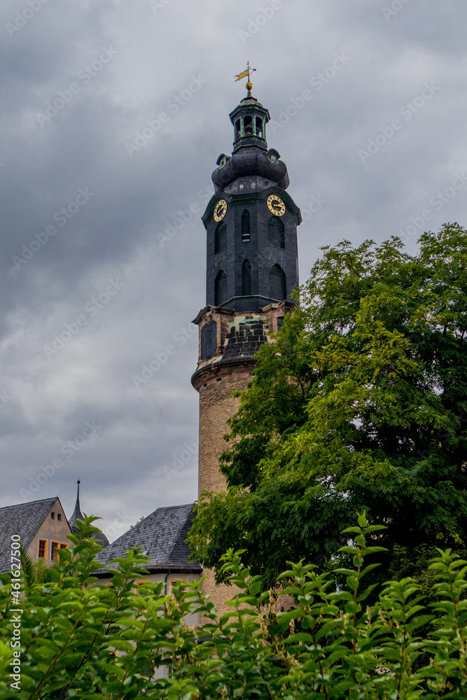 Fototapeta premium Herbstlicher Spaziergang durch die Klassiker Stadt Weimar und ihren wunderschönen Park an der Ilm - Thüringen