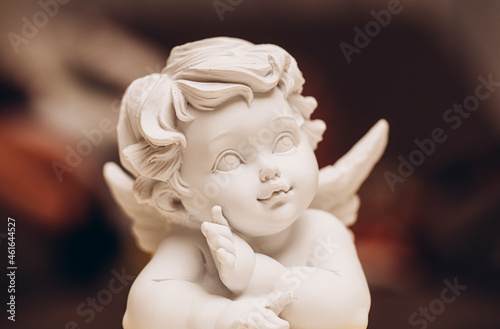 Fotografia statue of a angel. Angel. Wing.