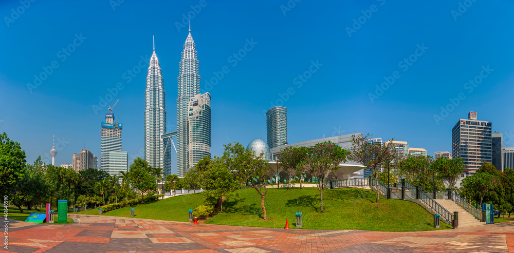 Fototapeta premium Petronas Twin Towers at Day