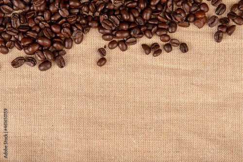 Fotografi Coffee been on rustic canvas background