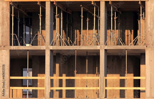 Fotografie Frame and sections of a new monolithic multi-storey building
